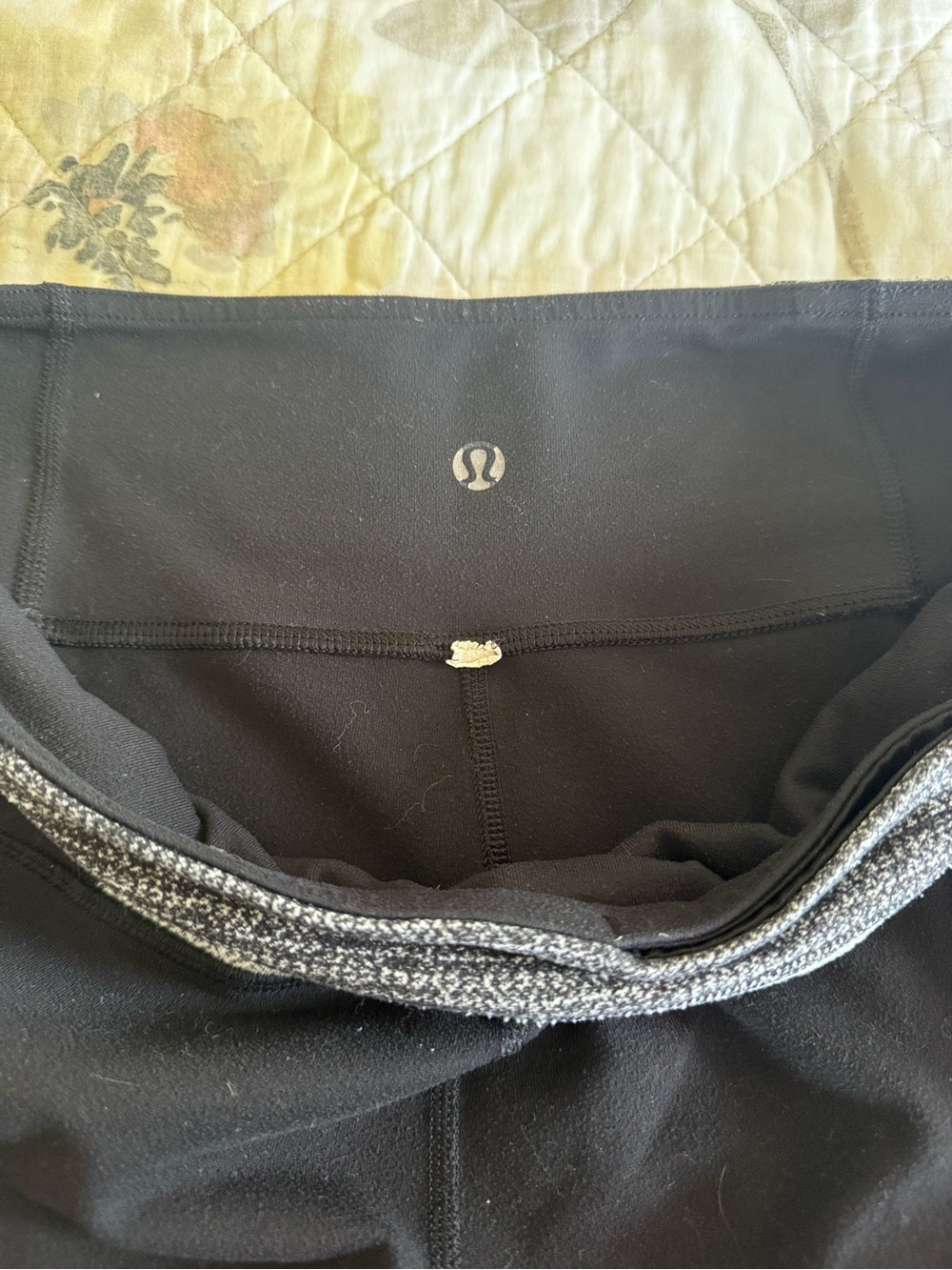 🍋Lululemon Black Leggings with Gray Quilted Waistband - Picture 5 of 8